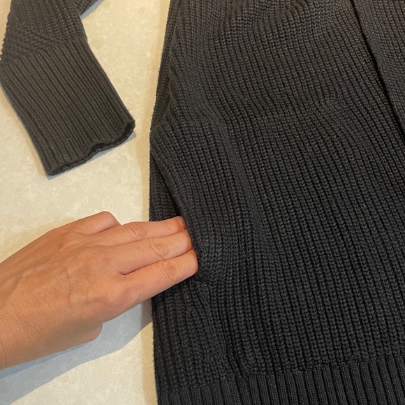 Lululemon Merino Wool Cardigan
Black Size L⭐️⭐️⭐️⭐️ - Picture 10 of 16